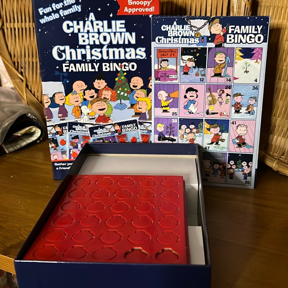 😄Charlie Brown family Christmas bingo game